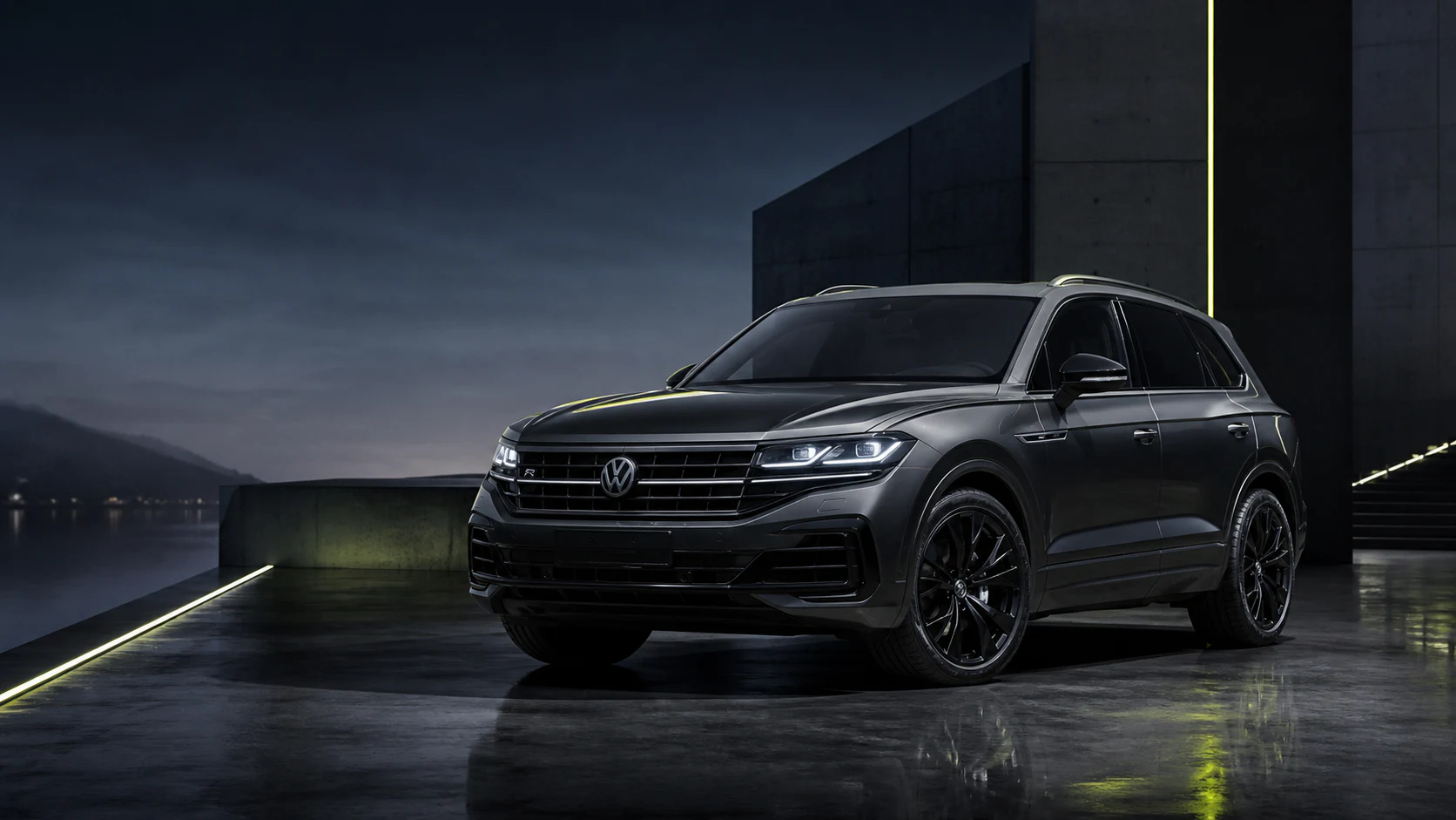 Volkswagen Touareg in dunkler Premium-Architektur